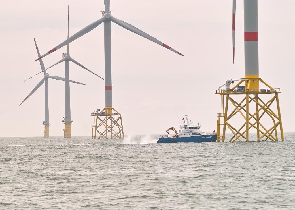 Wind turbine mounted cranes speed offshore servicing News Maritime Journal