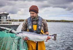 Loch_Duart_Ruairidh_on_farm_with_salmon