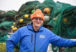 Sixte-Soderberg-in-front-of-traditional-nets