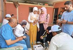 2.A group of trainees practicing assessment procedure on an Egyptian tilapia farm