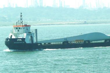 Vestas_Blade_Runner_Two_wind_turbine_boat