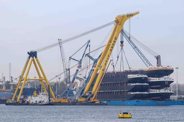 HEBO and Bonn  Mees cranes working together (Peter Barker)