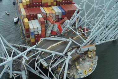 Wreckage from the bridge fell on the fore part of the container ship (Unified Command)