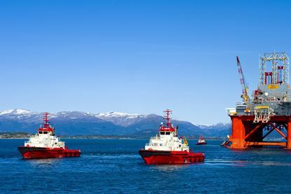 A picture of Buksér tugs on the water