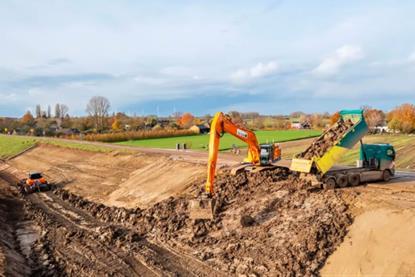 The image shows electric equipment being used during the dyke reinforcement project commissioned by Rivierenland Water Board.
