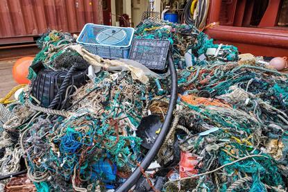 TheOceanCleanup-System_002-Trip_6-Extraction_Nets_Crates-1920x1440