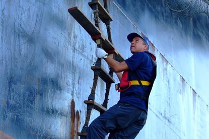 The role of pilots involves a degree of danger when boarding or diembarking vessels (IMPA)