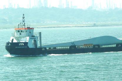 Vestas_Blade_Runner_Two_wind_turbine_boat