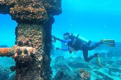 1200px-Underwater_archaeology