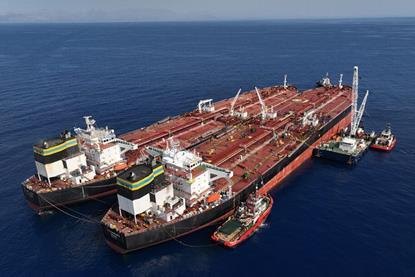 'Vilamoura's' sister ship was available to take on its 130,000 tons of oil cargo (Five Oceans Salvage)