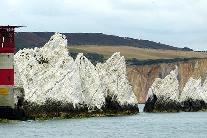 1200px-The_Needles_Lighthouse._Isle_of_Wight.._-_panoramio
