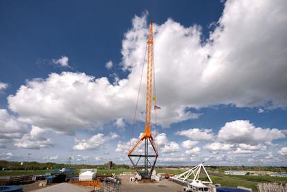 Photo shows the Tetrahedron 130-metre crane prototype