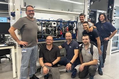 on the left, Attila Husar, Director of the H2 UPC Lab, together with Solé Advance’s engineering team, led by Víctor Miravet.