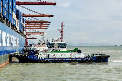 1315_Pure_Electric_Tugboat_at_DaChan_Bay_Terminals