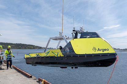 The image shows how SOLUS enables conventional launching of Argeo Argus by crane