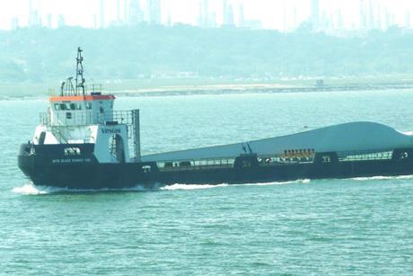 Vestas_Blade_Runner_Two_wind_turbine_boat