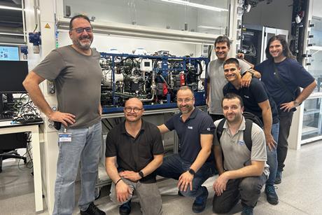 on the left, Attila Husar, Director of the H2 UPC Lab, together with Solé Advance’s engineering team, led by Víctor Miravet.