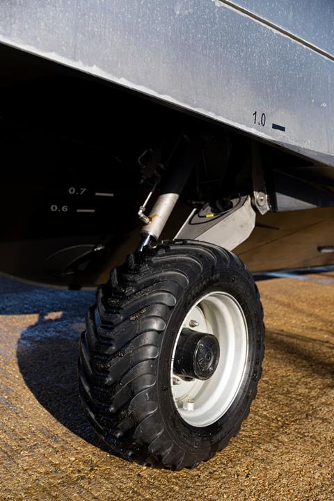 Walrus front wheel arrangement