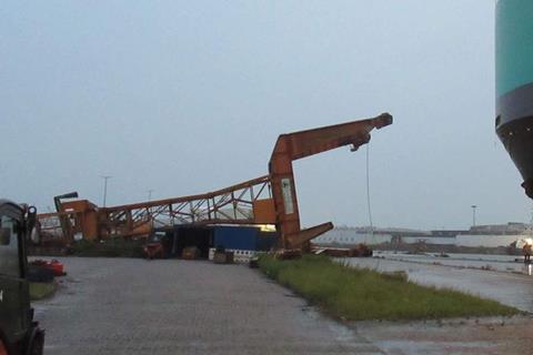 Crane knocked over by car transporter Don Quijote