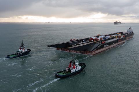 Boluda tugs assisted the arrival and departure of the barge at Flushing (Boluda)