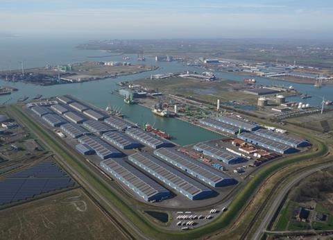 The total number of solar panels installed at two Verbrugge locations in Vlissingen-Oost amounts to 77,250