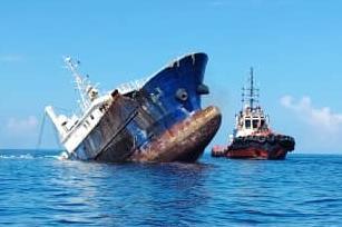 PacTow divers assisted with the controlled scuttling of the fishing vessel (Pacific Towing - Papua New Guinea)