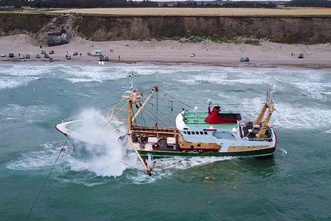 Multraship engaged several vessels to help refloat the 'Sursum Corda' (Jens Kranen - ISU)
