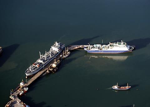 The Queen’s Pier at Portland needed careful handling.