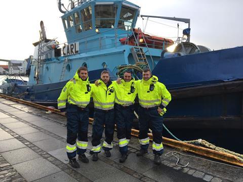 Crewmembers getting to know their new fleet addition 'Carl' (Johannsen)