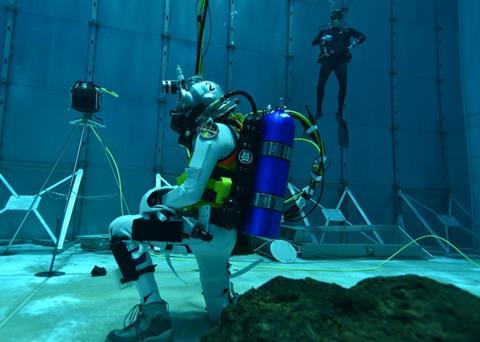 Dive tank deployment of Echoscope4G® C500 Inspector