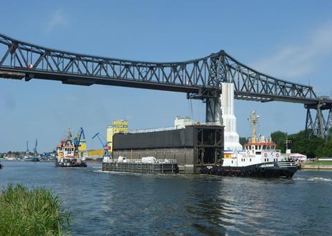 The 46.8m long, 8.85m wide and 20.6m high gate was floated down the canal from Kiel with the aid of tugs and pontoons