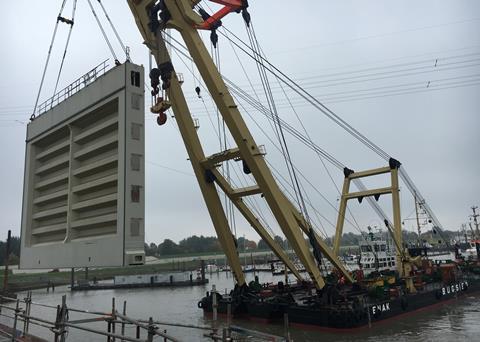 Lock gates installed in Emden