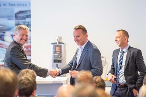 Morten Blix from Herkules shaking hands with Herbert Ortner, Styrk Bekkennes in the background