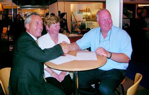 Jos van Woerkum, (left) managing director of Damens Hardinxveld yard signs the letter of intent with Wendy and Jack van Dodewaard of Herman Sr. B.V. at Seawork 2005.